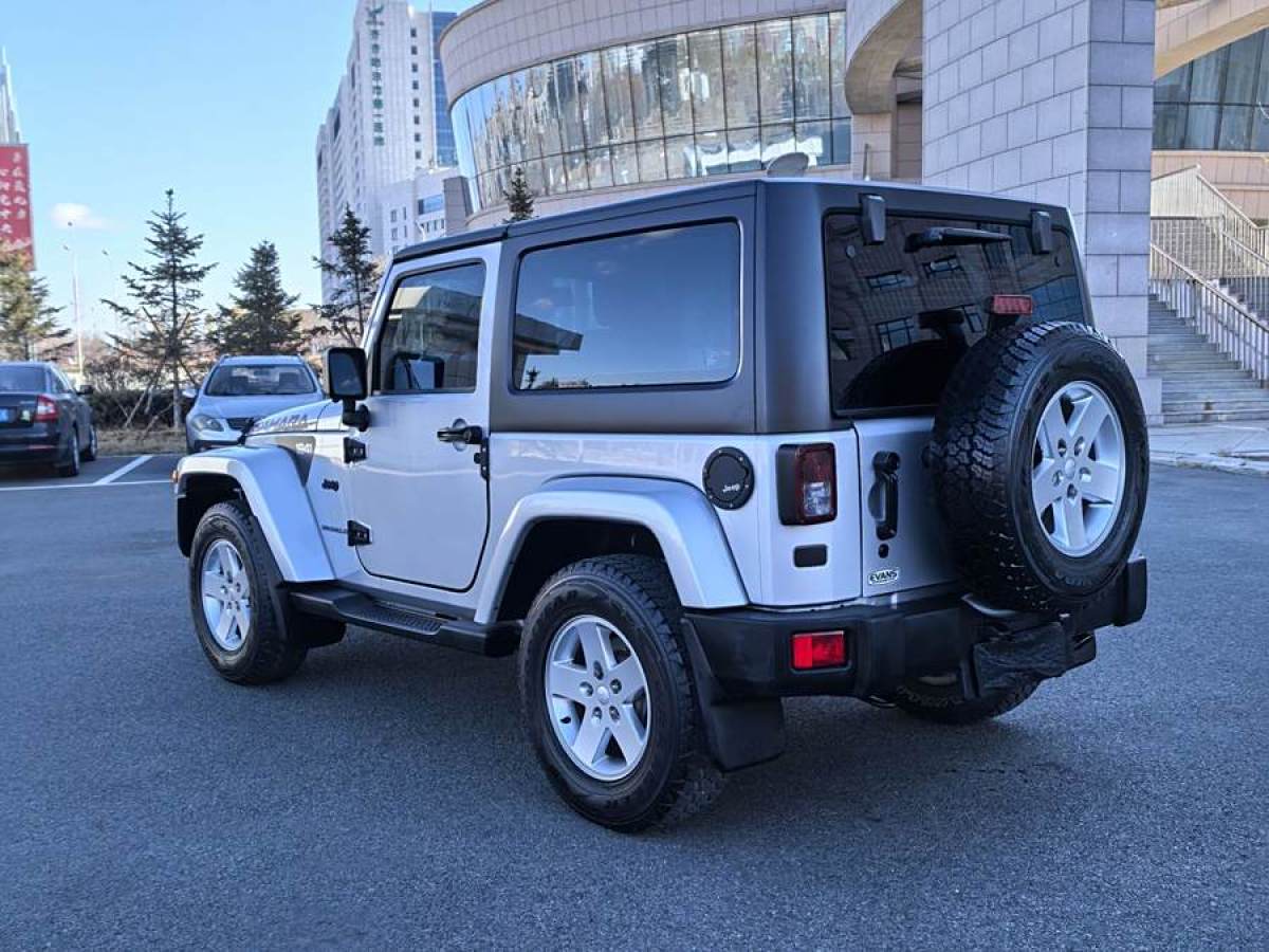 Jeep 牧馬人  2011款 3.8L Sahara 兩門(mén)版圖片