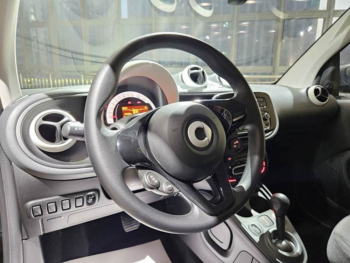 smart fortwo  2015款 1.0L 52千瓦硬頂靈動(dòng)版圖片