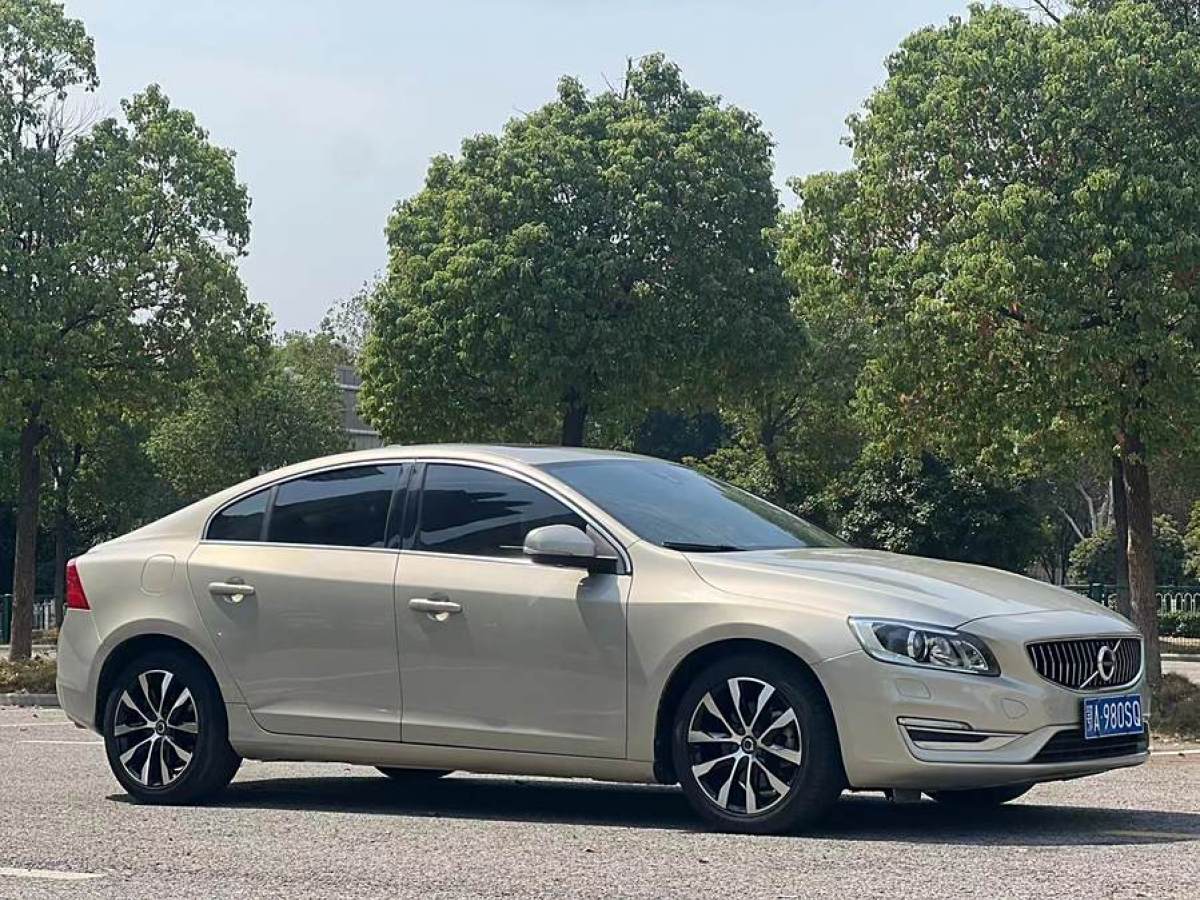 沃爾沃 S60L  2018款 T3 智進(jìn)進(jìn)取版圖片