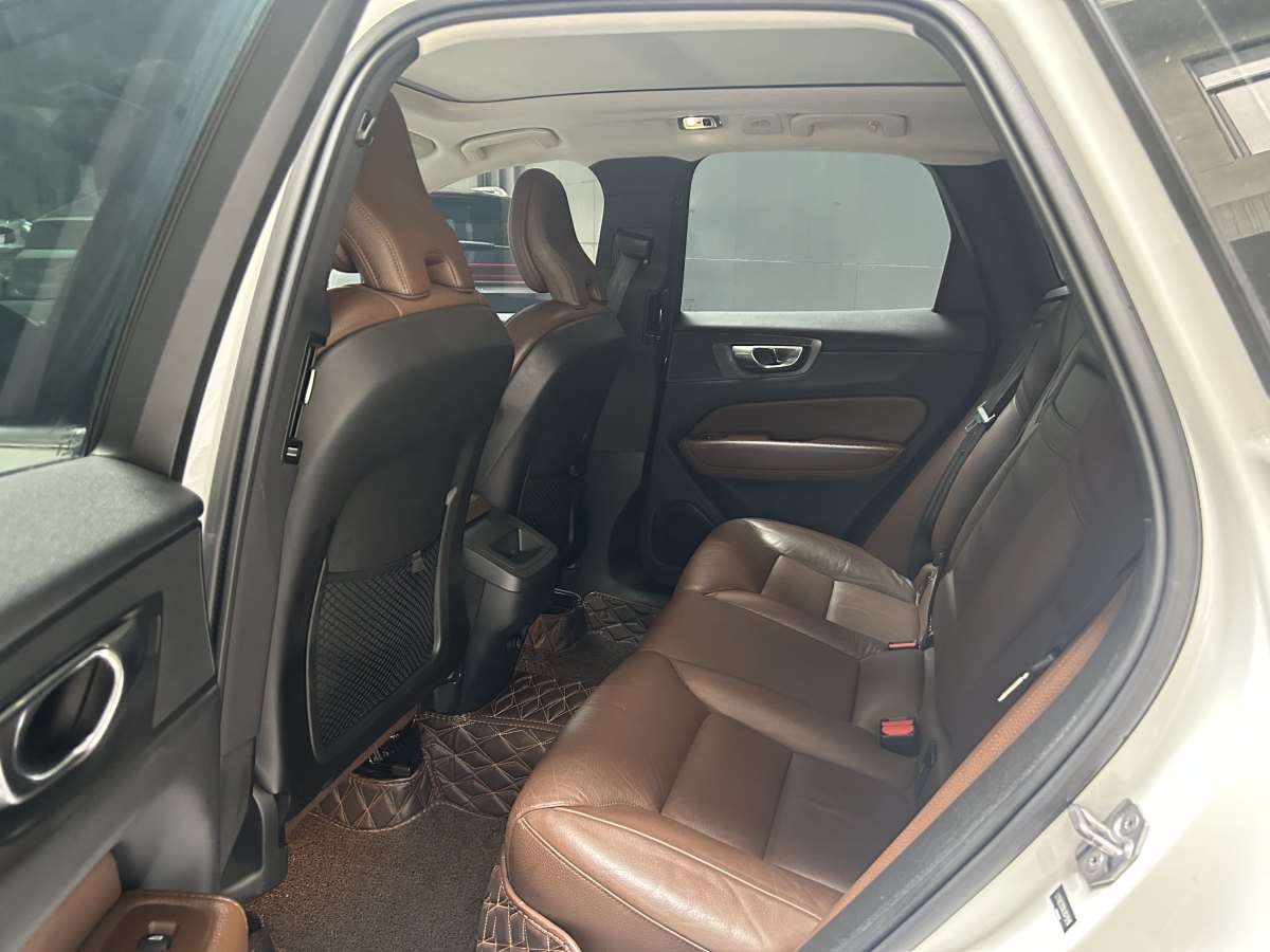 2020年9月沃爾沃 XC60  2020款 T5 四驅(qū)智遠(yuǎn)豪華版
