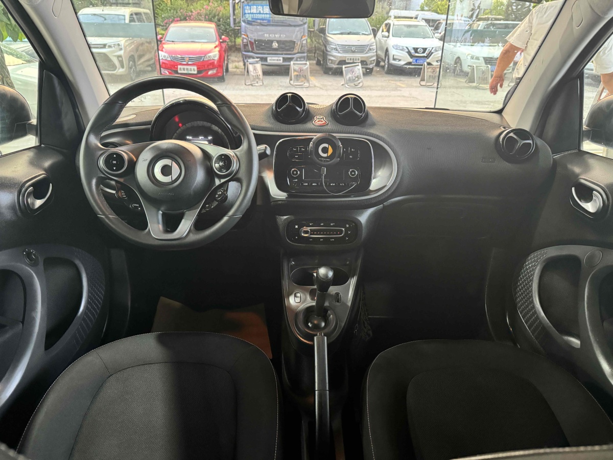 2016年4月smart fortwo  2015款 1.0L 52千瓦硬頂激情版