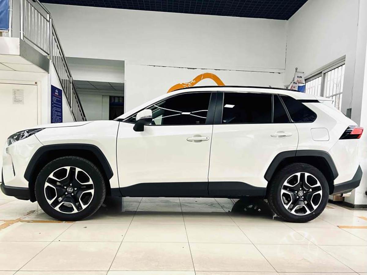 豐田 RAV4榮放  2020款 2.0L CVT兩驅(qū)尊貴版圖片