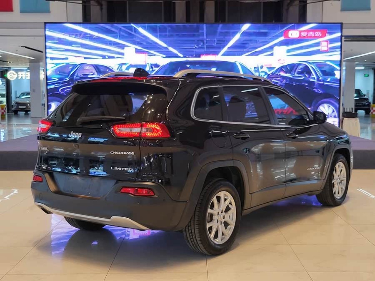 Jeep 自由光  2017款 2.0L 優(yōu)越版圖片