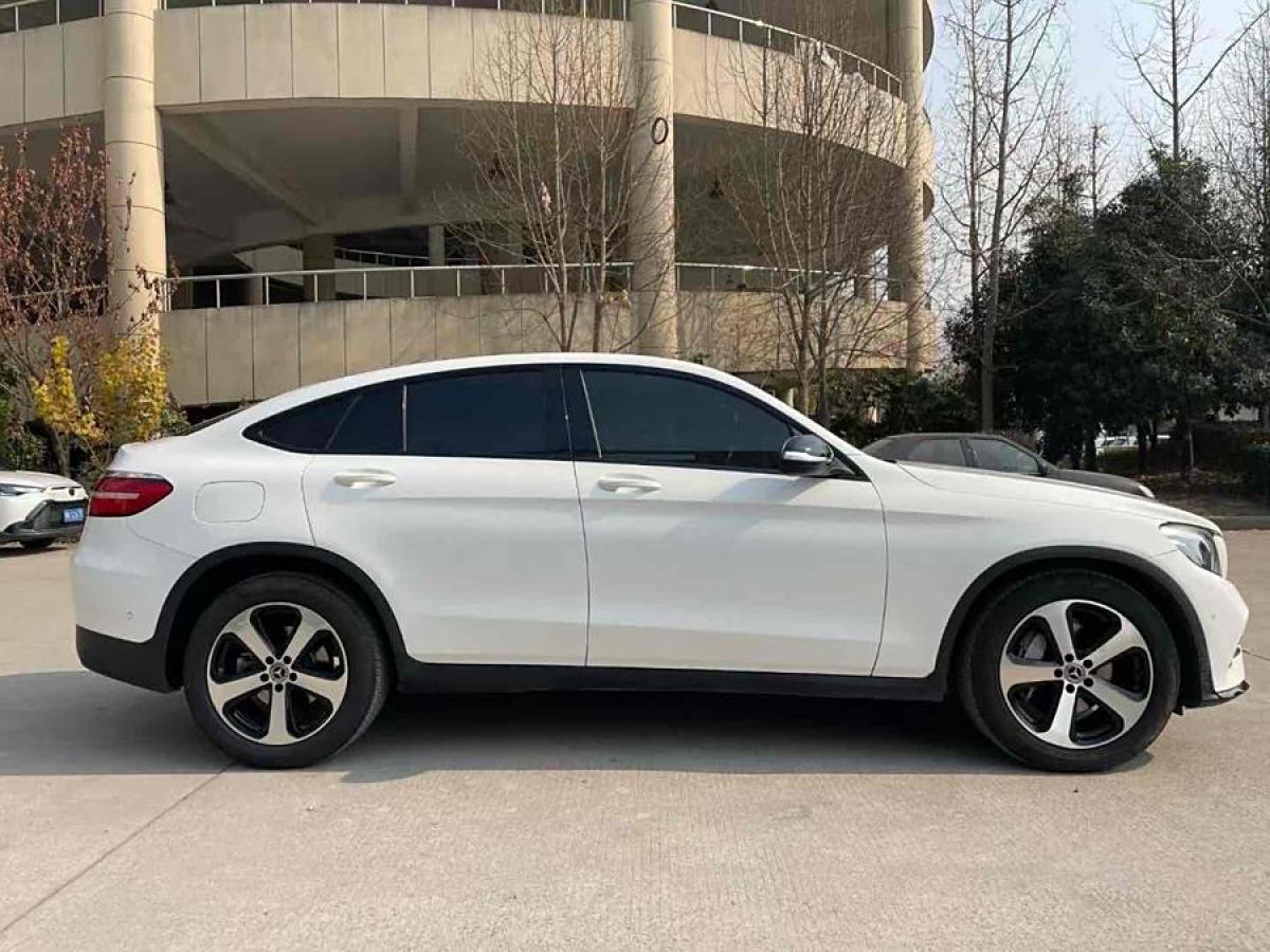 奔馳 奔馳GLC  2022款 改款 GLC 300 4MATIC 轎跑SUV圖片