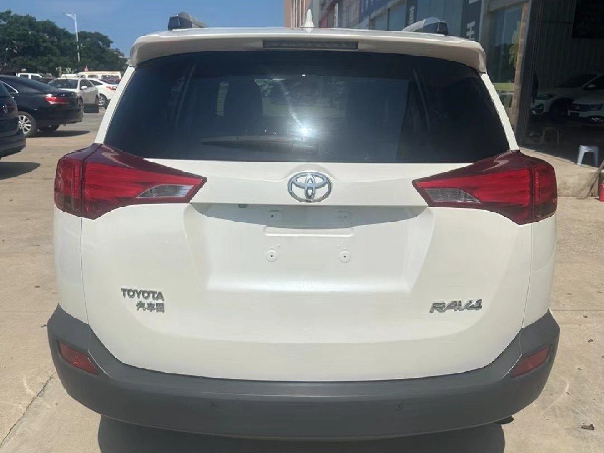 豐田 RAV4  2018款 榮放 2.0L CVT兩驅(qū)風(fēng)尚版圖片