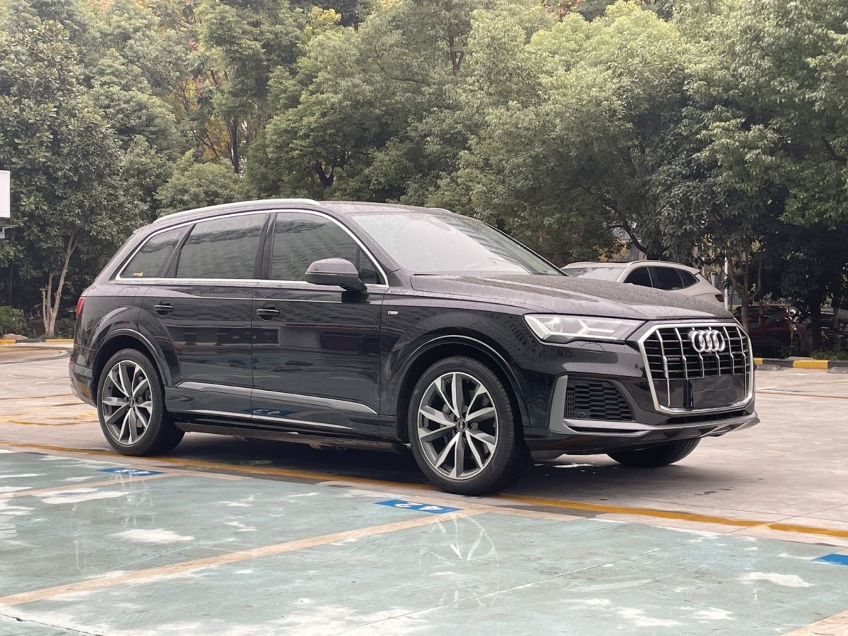 奧迪 奧迪Q7  2024款 55 TFSI quattro S line運(yùn)動(dòng)型圖片