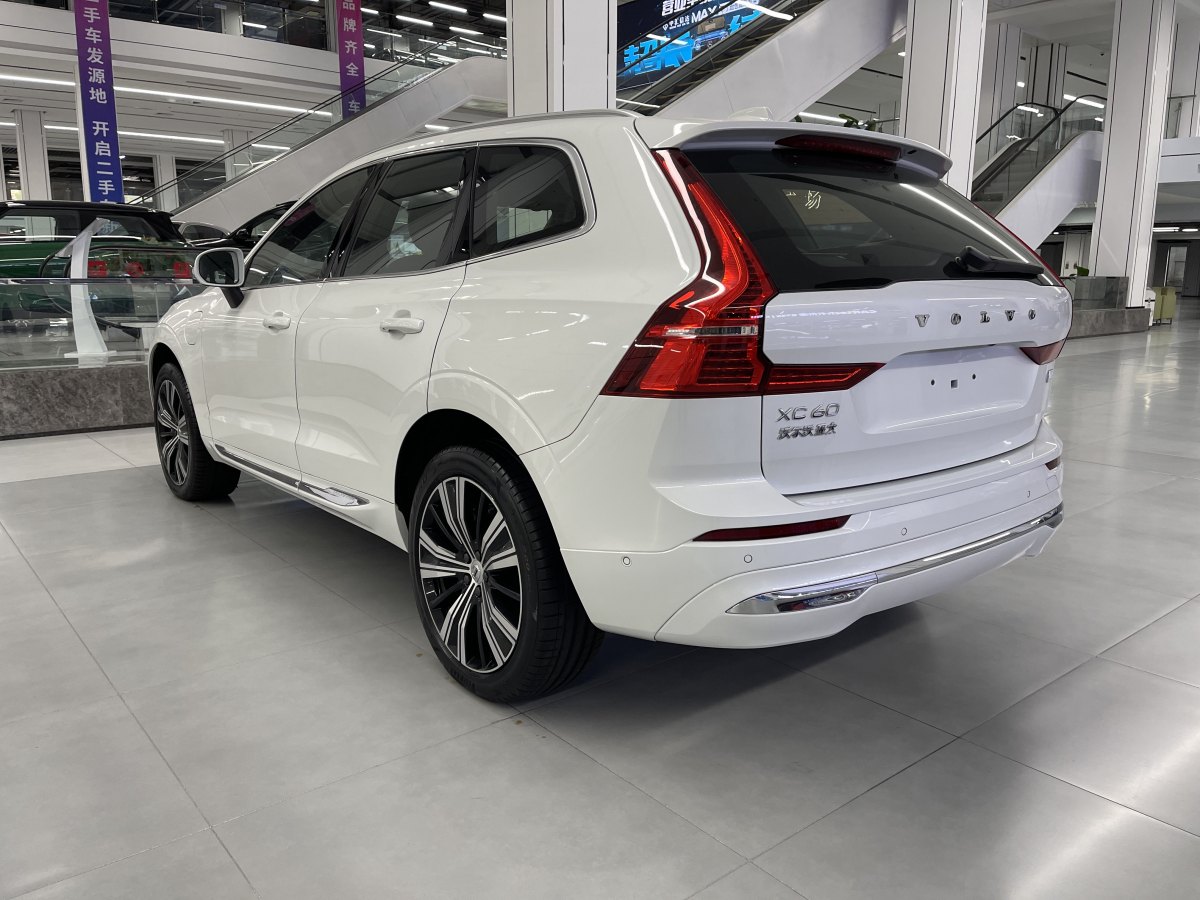 沃爾沃 XC60新能源  2024款 T8 插電混動 長續(xù)航四驅(qū)智遠(yuǎn)豪華版圖片