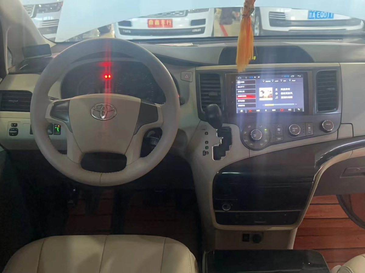 2014年5月丰田 塞纳  2015款 3.5L 两驱L