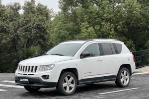 指南者 Jeep 2.4L 四驅(qū)豪華導(dǎo)航版