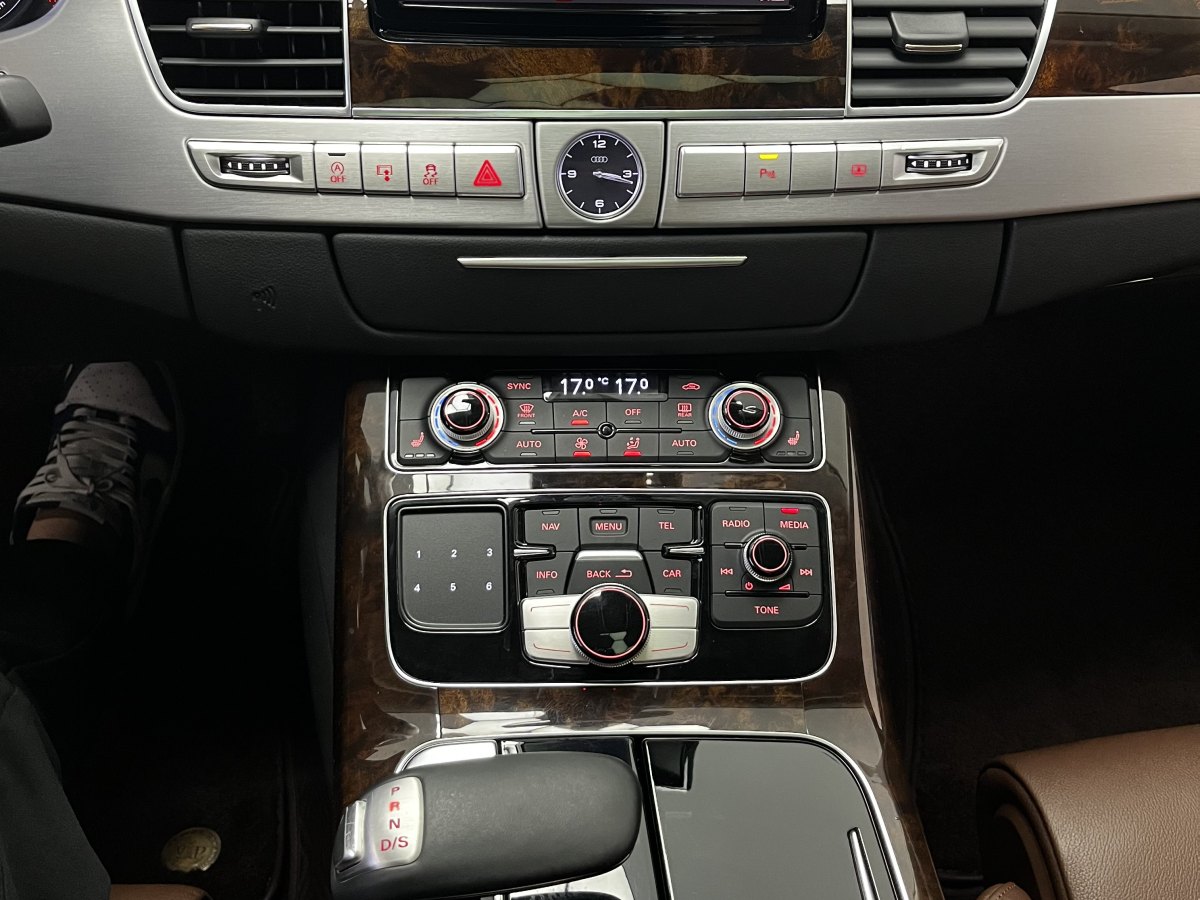 2017年12月奧迪 奧迪A8  2017款 A8L 45 TFSI quattro卓越先鋒版