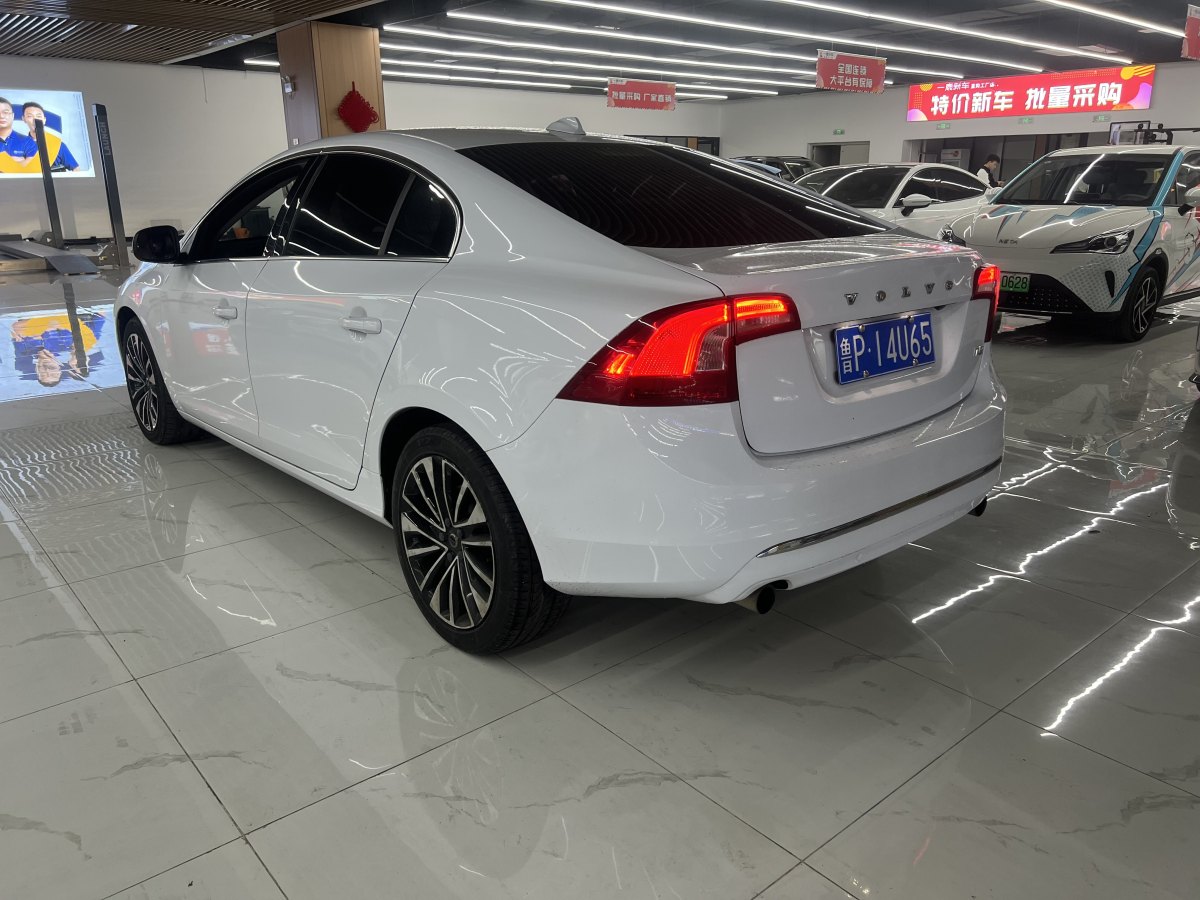 沃爾沃 S60  1448款 2.0T T5智雅版圖片