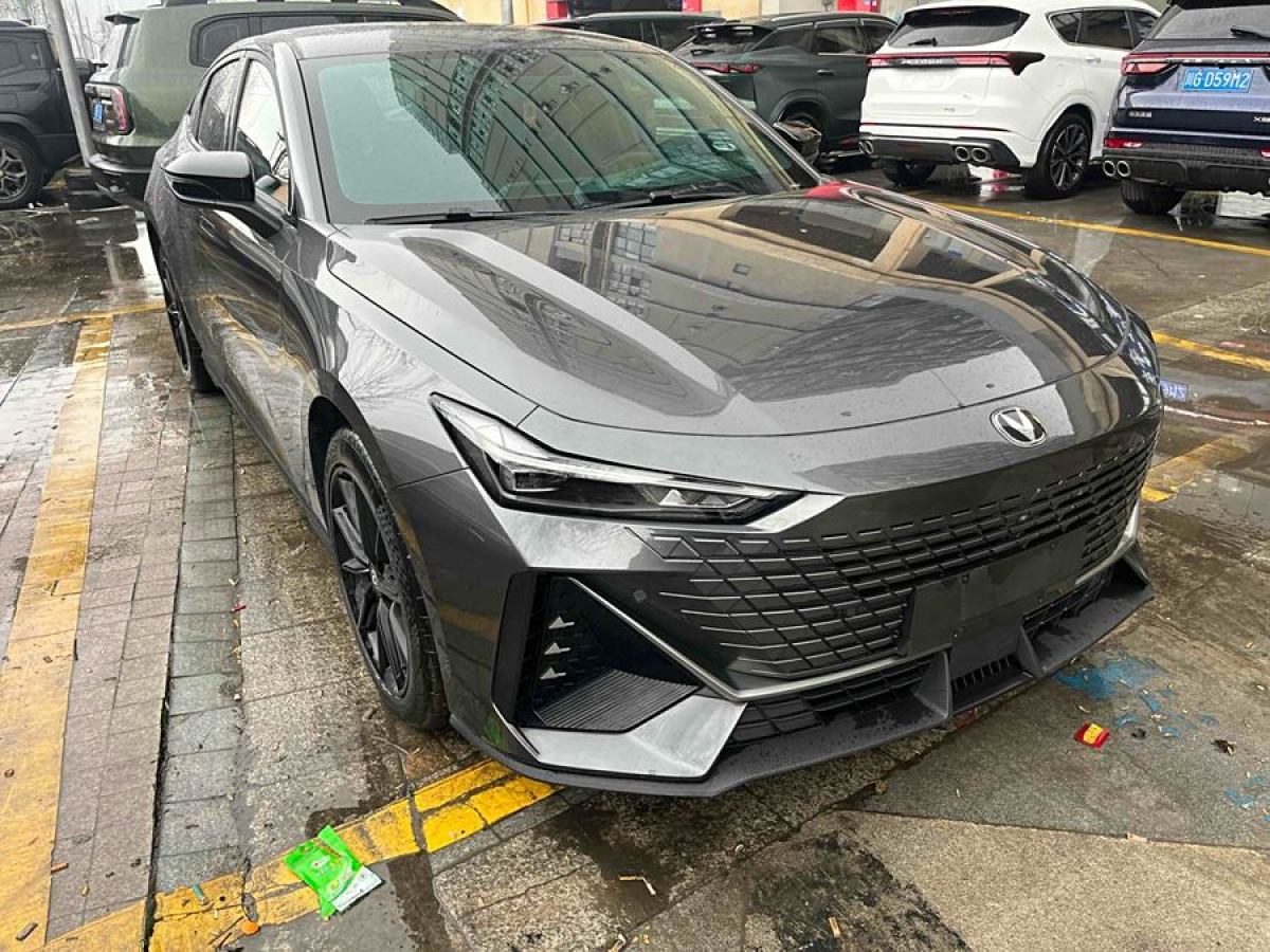 長安 長安UNI-V  2023款 1.5T 尊貴型圖片