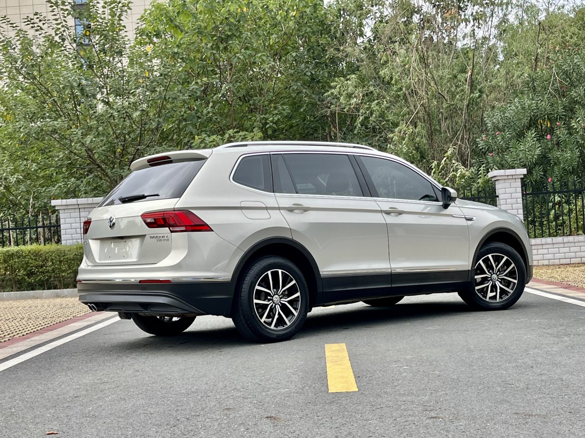 大眾 途觀L  2017款 330TSI 自動兩驅(qū)舒適版圖片