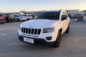 指南者 Jeep 2.4L 四驅(qū)炫黑導(dǎo)航版