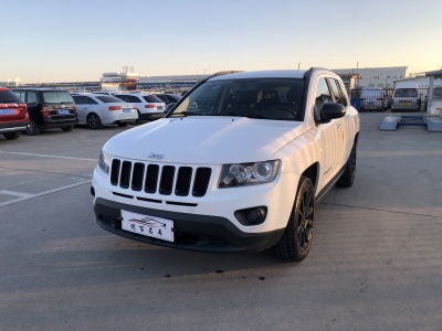 2013年5月 Jeep 指南者(進口) 2.4L 四驅(qū)炫黑導(dǎo)航版圖片