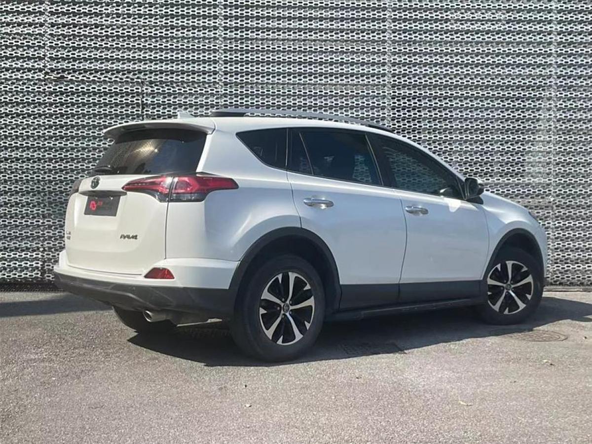 2018年8月豐田 RAV4榮放  2016款 2.0L CVT兩驅(qū)風尚版