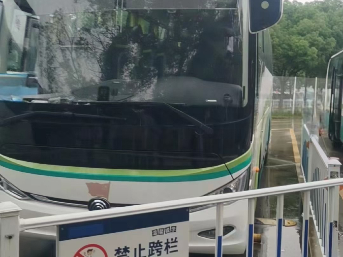 國六48座鍋爐暖氣大型中級(jí)公告宇通6117客車圖片