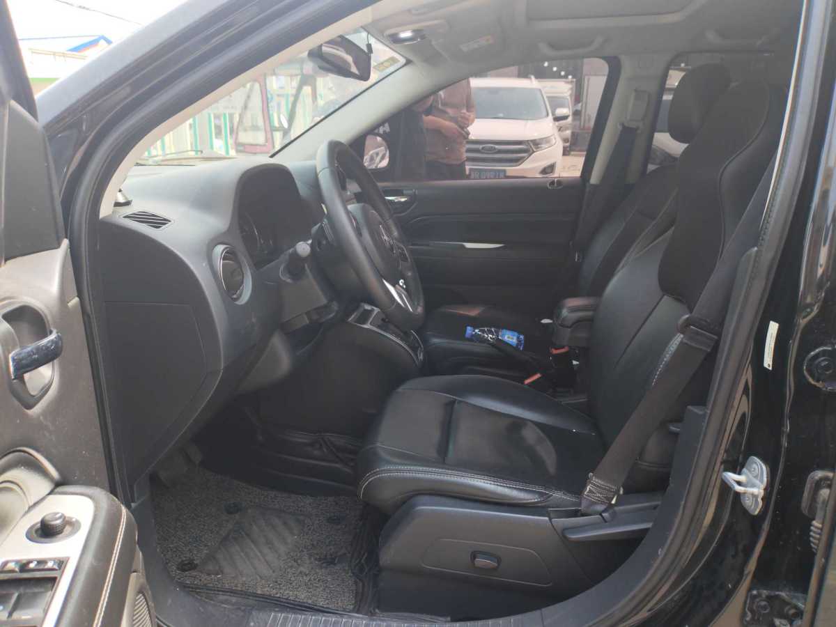 Jeep 指南者  2014款 改款 2.4L 四驅(qū)豪華版圖片