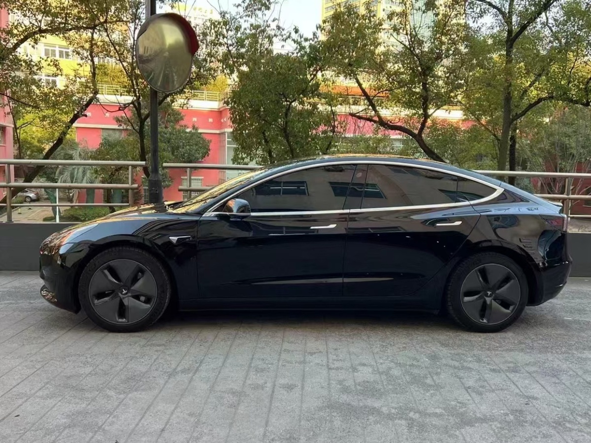 特斯拉Model3圖片