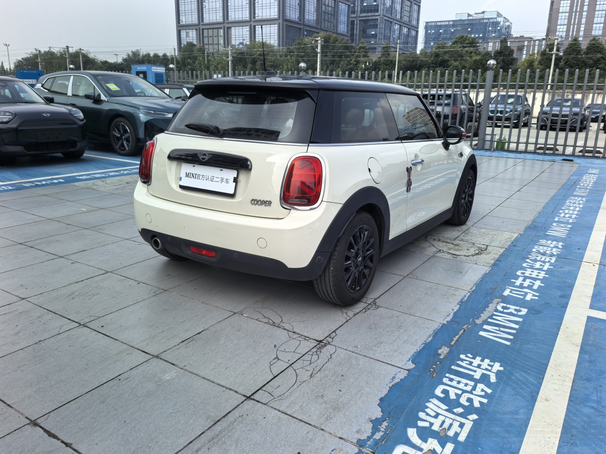 MINI COUNTRYMAN  2018款 1.5T COOPER 經(jīng)典派圖片