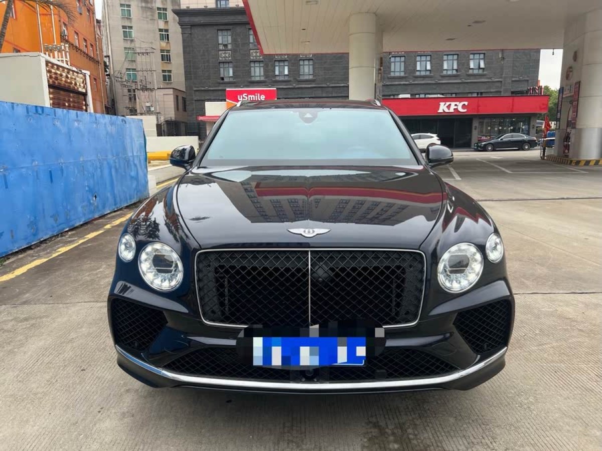 賓利 添越  2024款 4.0T V8 長(zhǎng)軸距版圖片