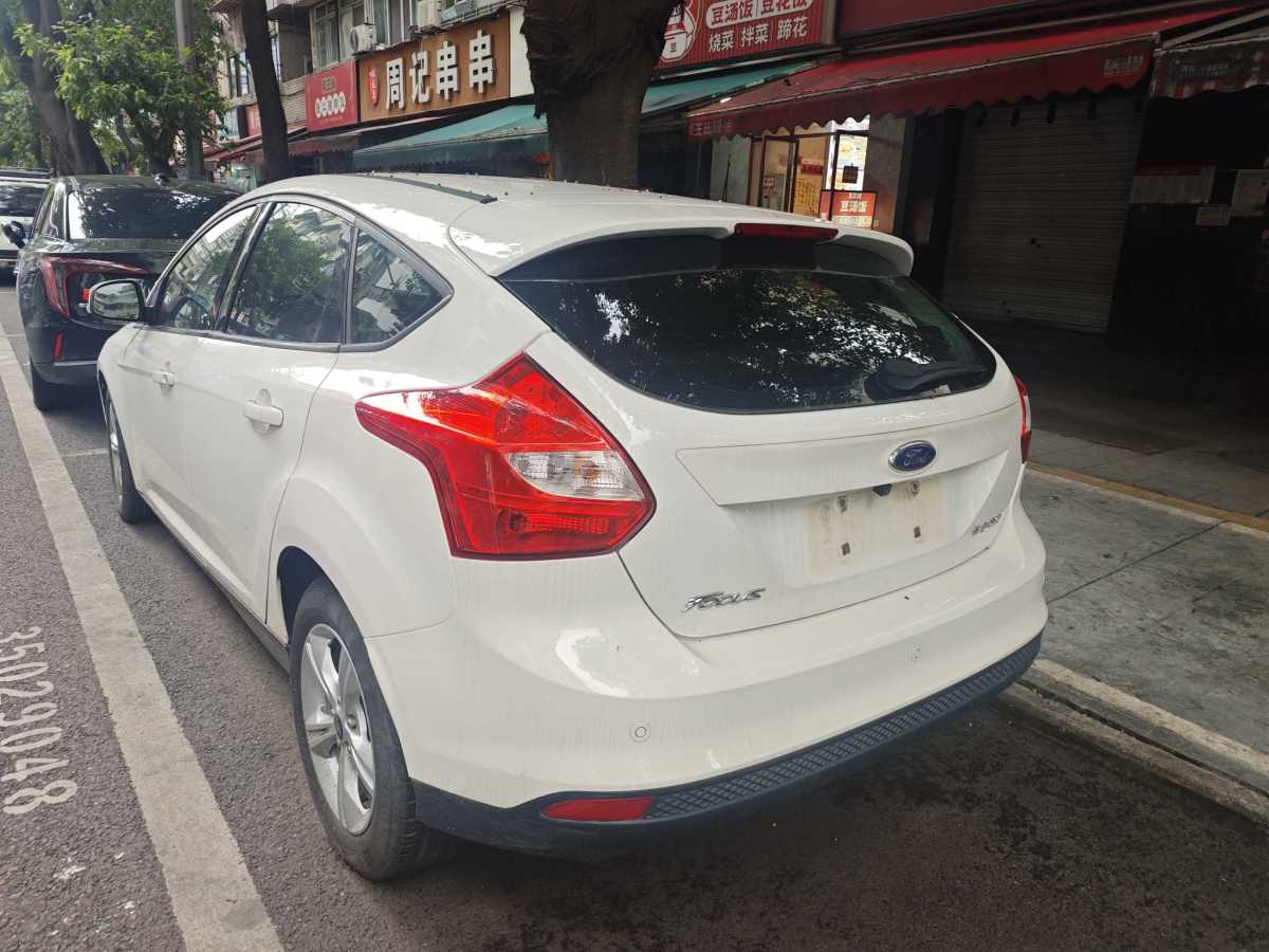 福特 ?？怂? 2012款 兩廂 1.6L 自動風(fēng)尚型圖片