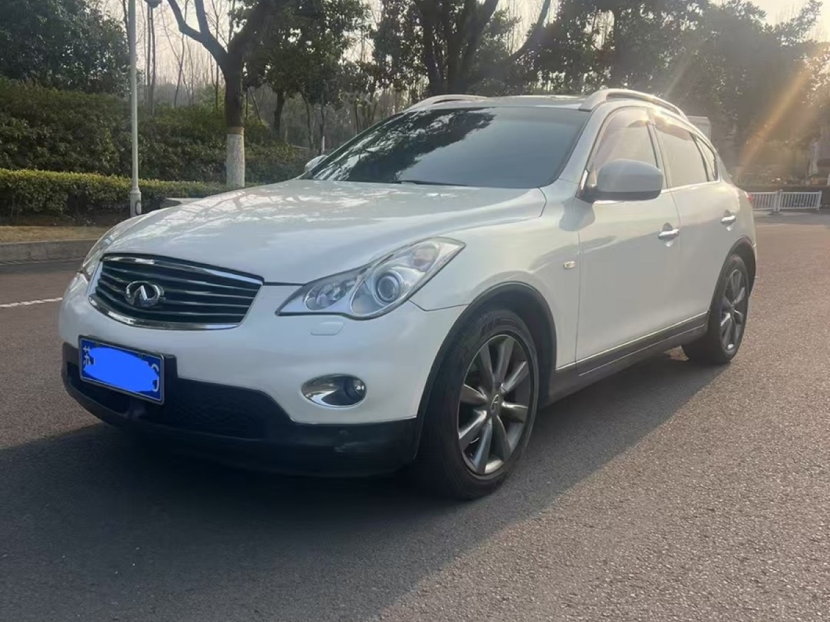 英菲尼迪 QX50  2013款 2.5L 兩驅(qū)優(yōu)雅版圖片