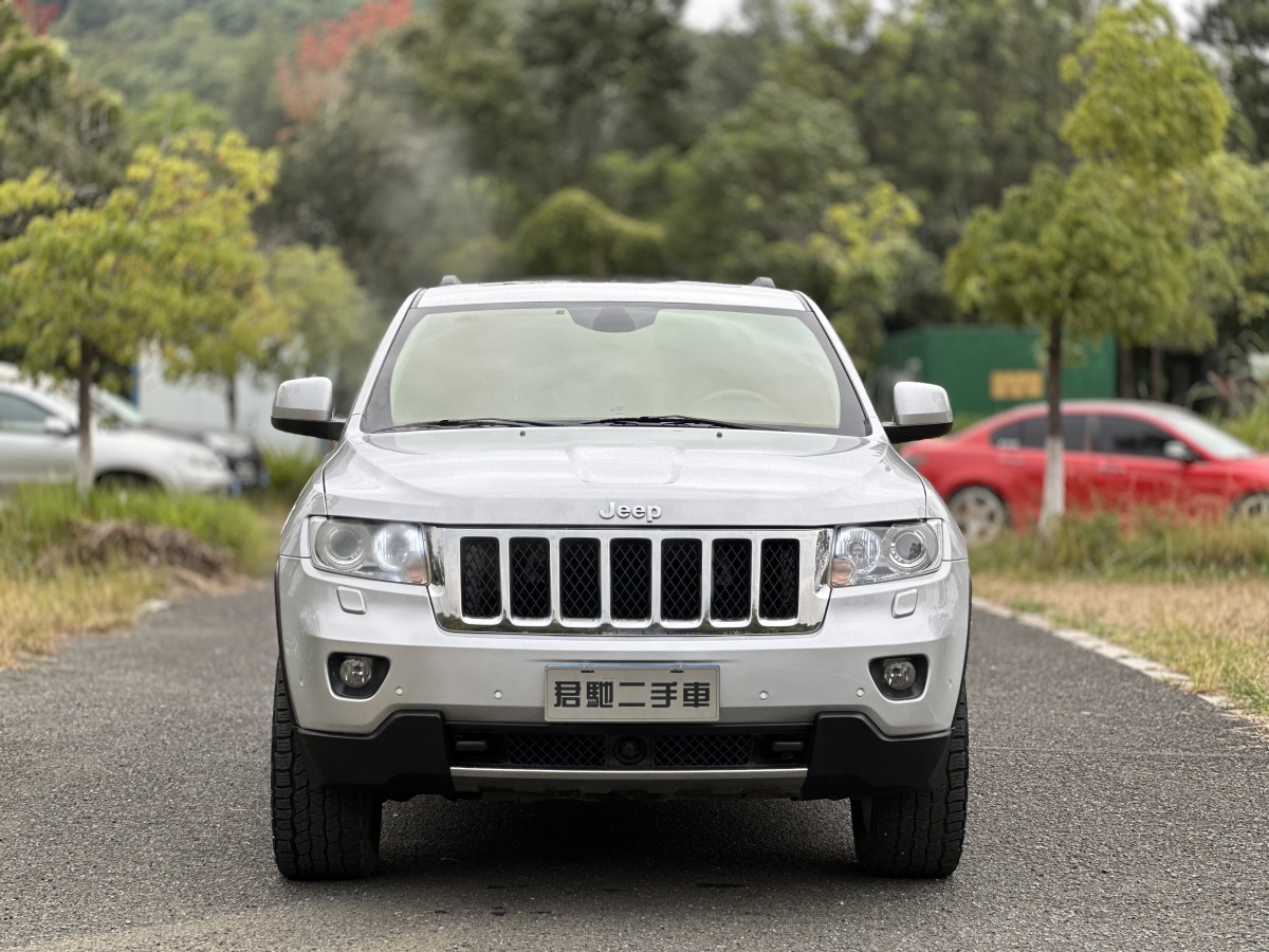 Jeep 大切諾基  2011款 改款 5.7L 旗艦導(dǎo)航版圖片