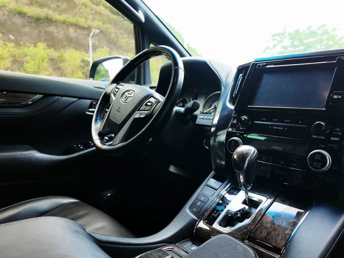 豐田 埃爾法  2019款  雙擎 2.5L 尊貴版圖片