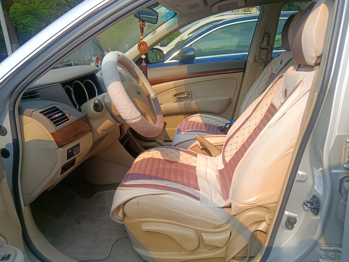 日產(chǎn) 軒逸  2012款 經(jīng)典 1.6XE 手動(dòng)舒適版圖片