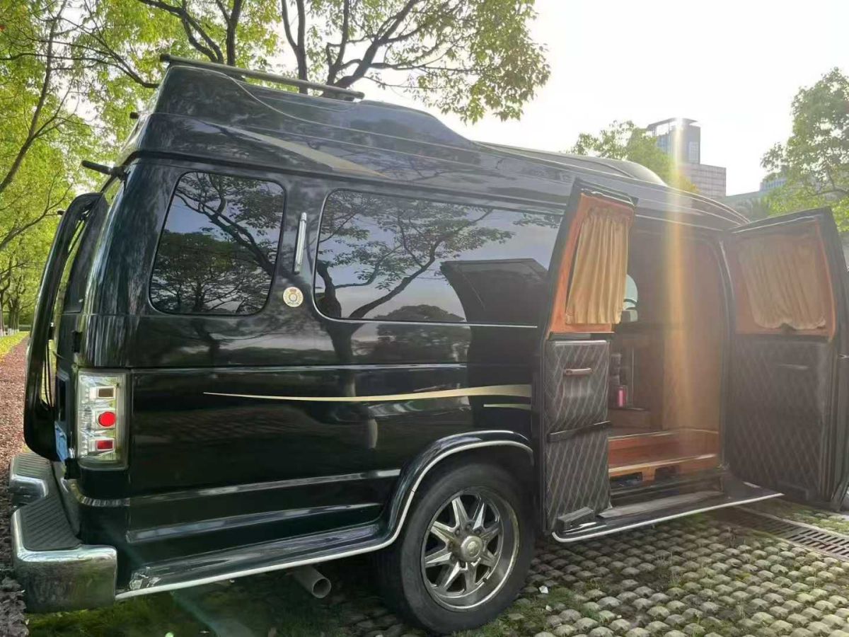 奔馳 奔馳E級  2011款 E 200 L CGI優(yōu)雅型圖片