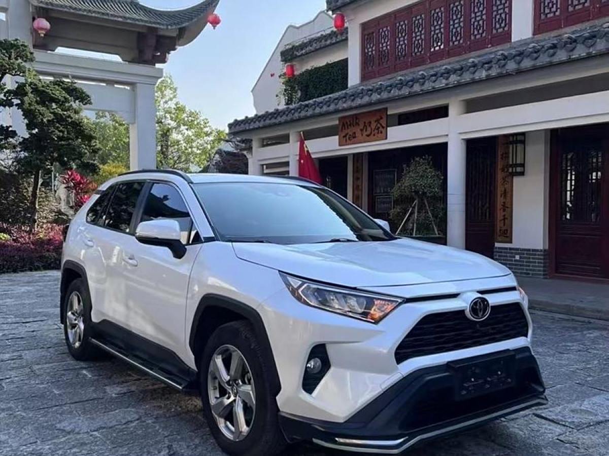 豐田 RAV4榮放  2022款 2.0L CVT兩驅(qū)風(fēng)尚Plus版圖片