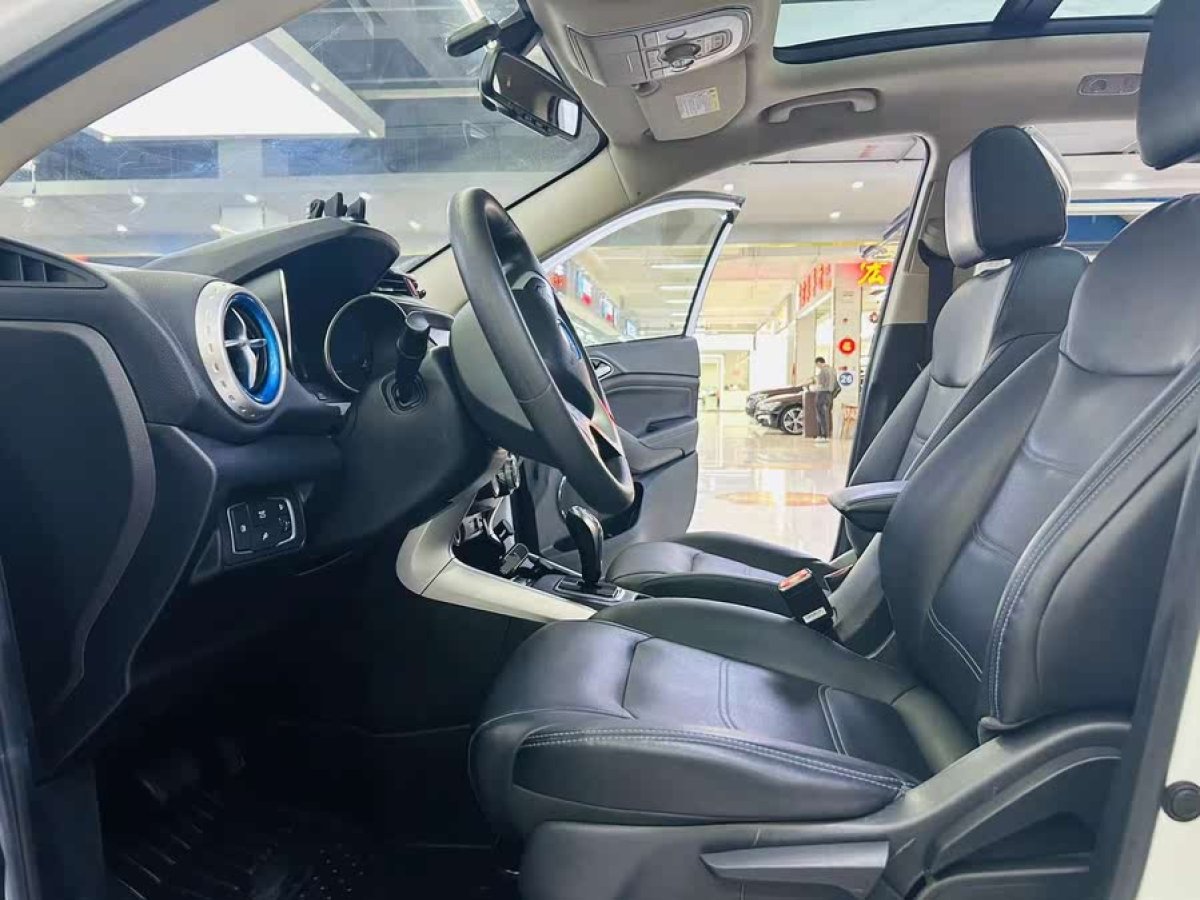 比亞迪 元新能源  2018款 EV360 智聯(lián)炫酷型圖片