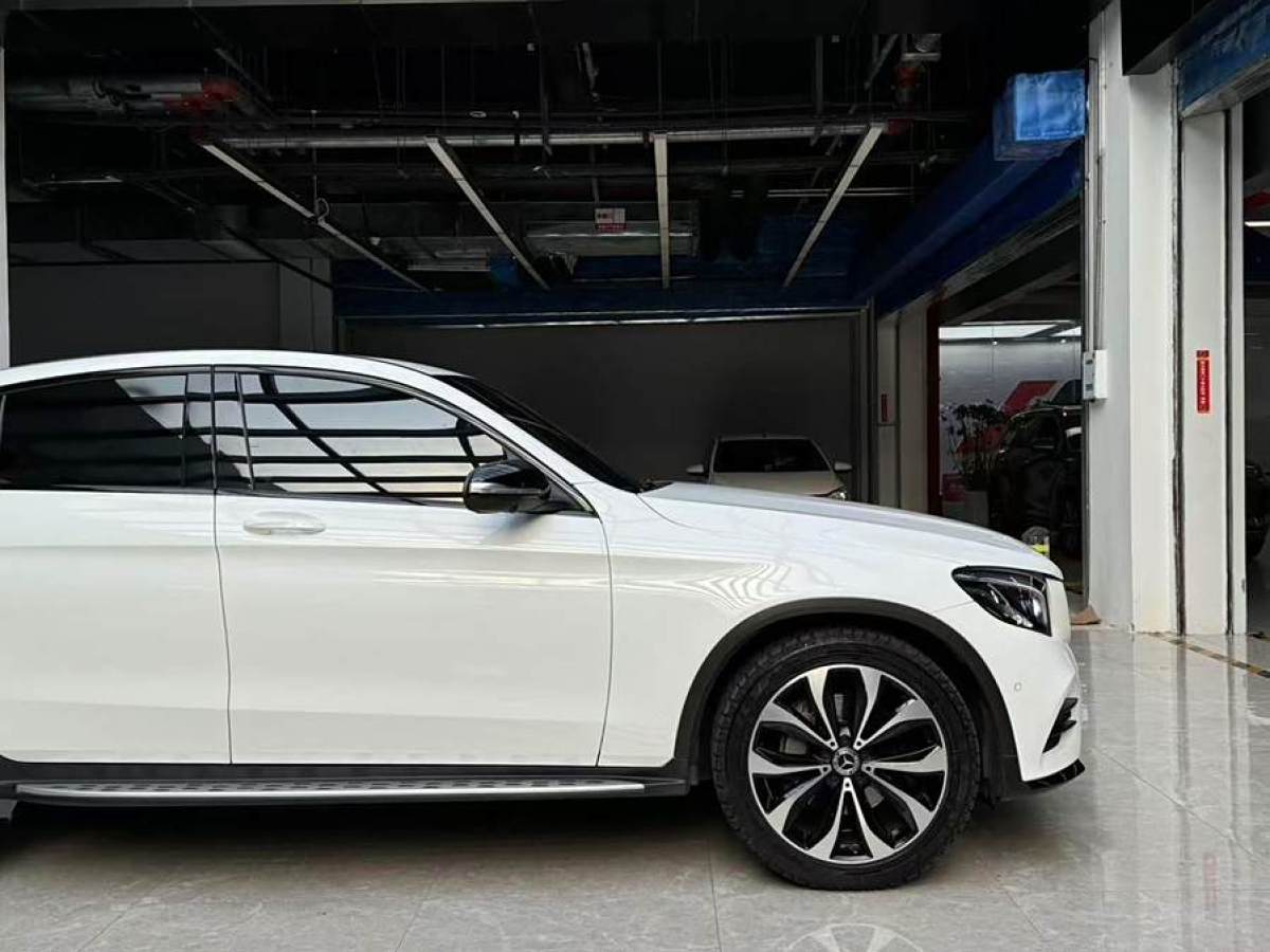 奔馳 奔馳GLC  2022款 改款 GLC 260 4MATIC 轎跑SUV圖片