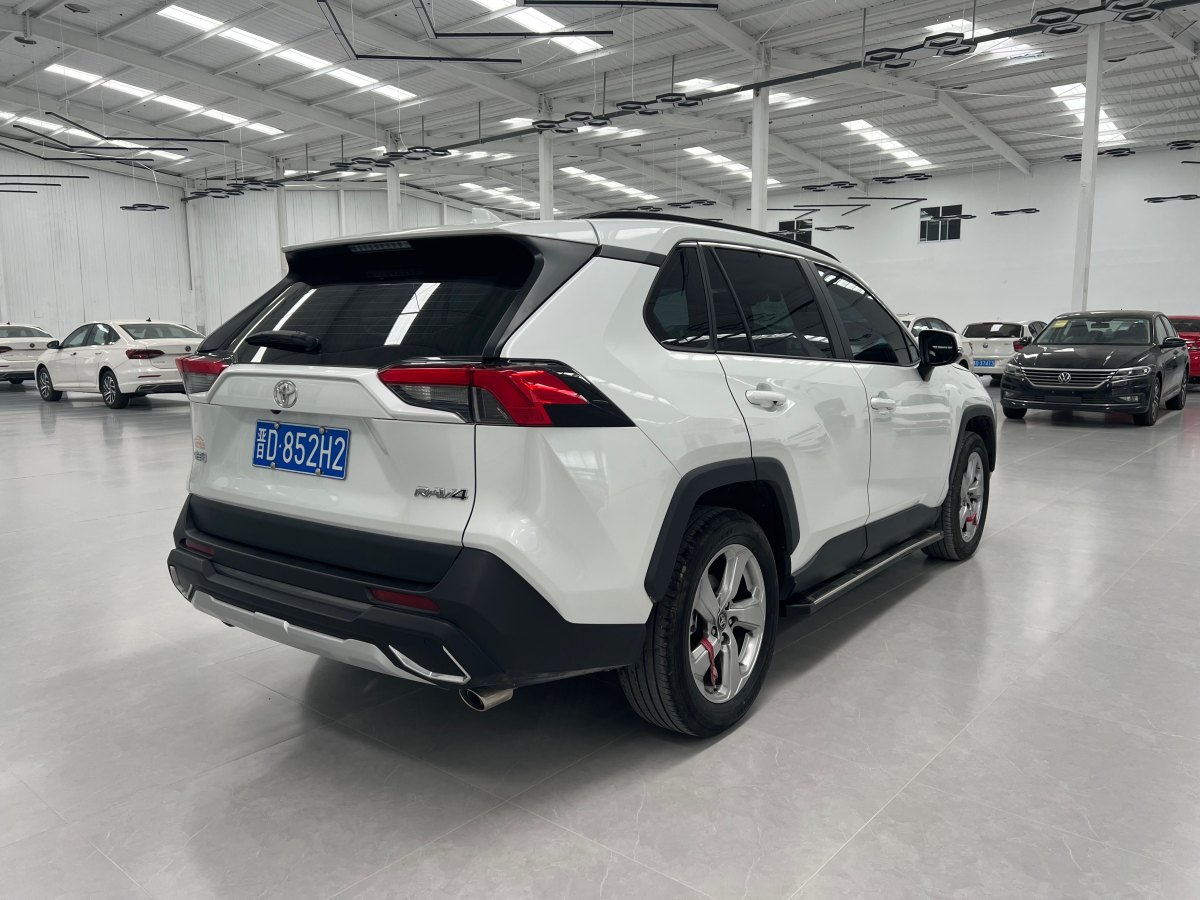 2022年10月豐田 RAV4  2018款 榮放 2.0L CVT兩驅(qū)風(fēng)尚版