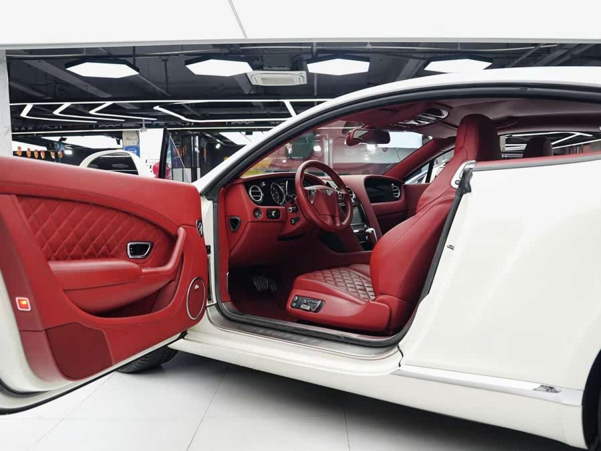 賓利 歐陸  2016款 4.0T GT V8 標(biāo)準(zhǔn)版圖片