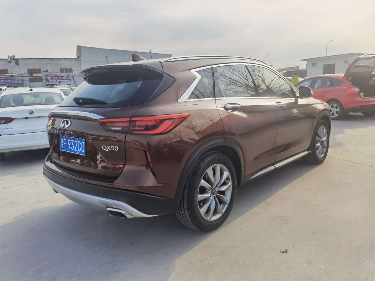 英菲尼迪 QX50  2020款 改款 2.0T 兩驅(qū)時尚版圖片