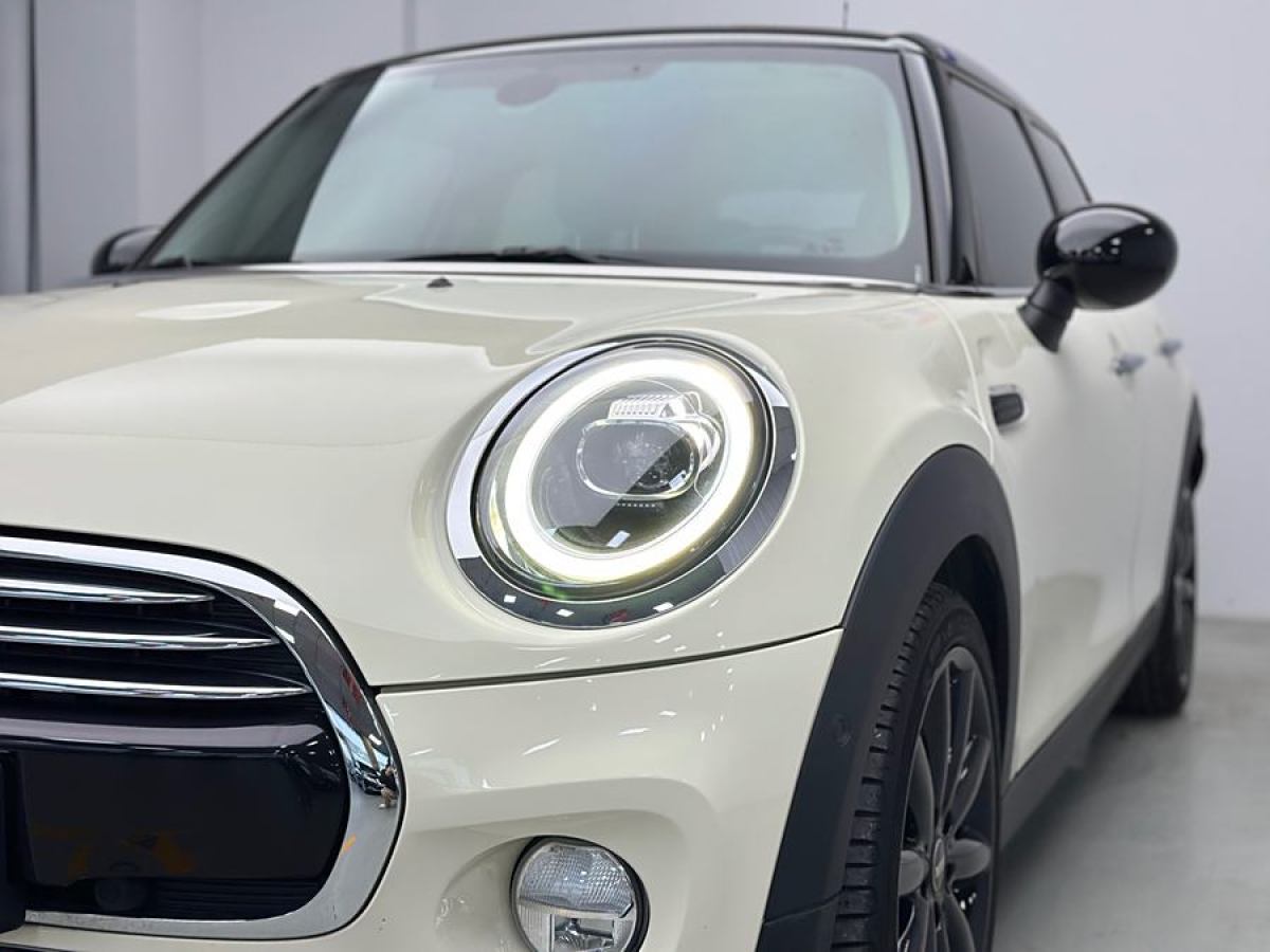 MINI MINI  2019款 1.5T COOPER 藝術(shù)家 五門版圖片