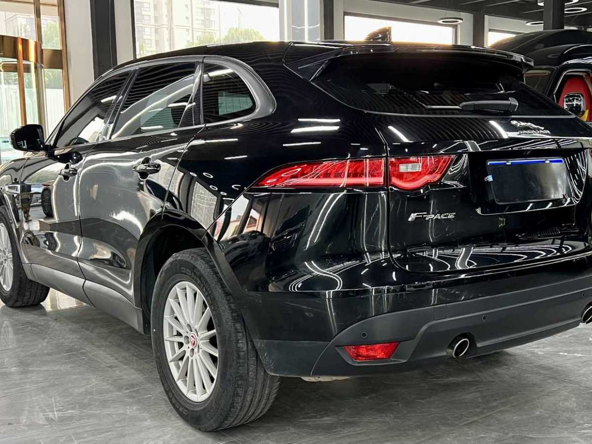 捷豹 F-PACE  2016款 2.0T 兩驅(qū)都市尊享版圖片