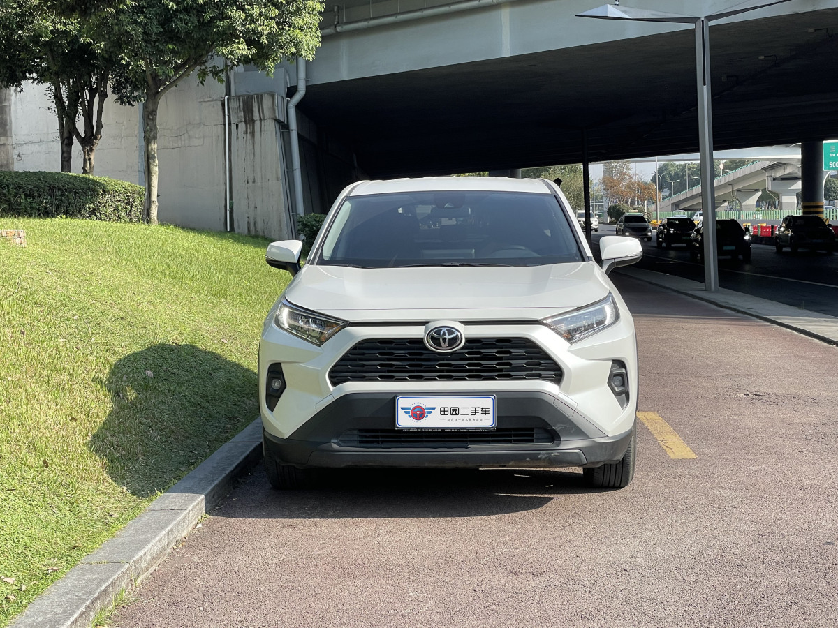 豐田 RAV4  2018款 榮放 2.0L CVT兩驅(qū)都市版圖片