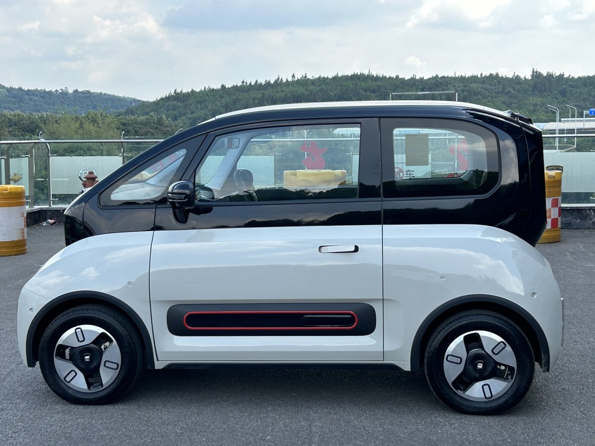 2024年9月寶駿 寶駿KiWi EV  2021款 藝術(shù)家 三元鋰