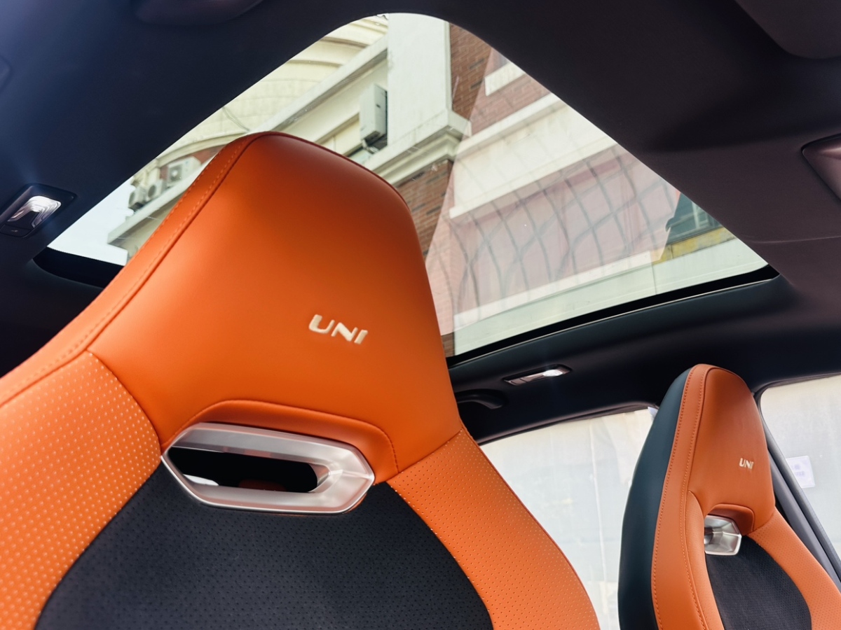 長安 長安UNI-V  2023款 2.0T 領(lǐng)速版圖片