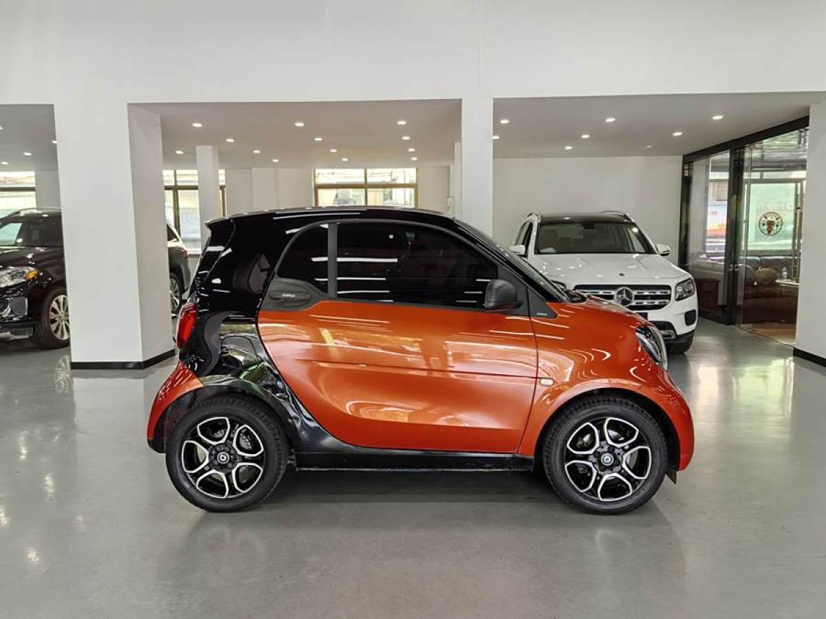 2019年10月smart fortwo  2019款 0.9T 66千瓦硬頂風(fēng)擎版 國(guó)VI