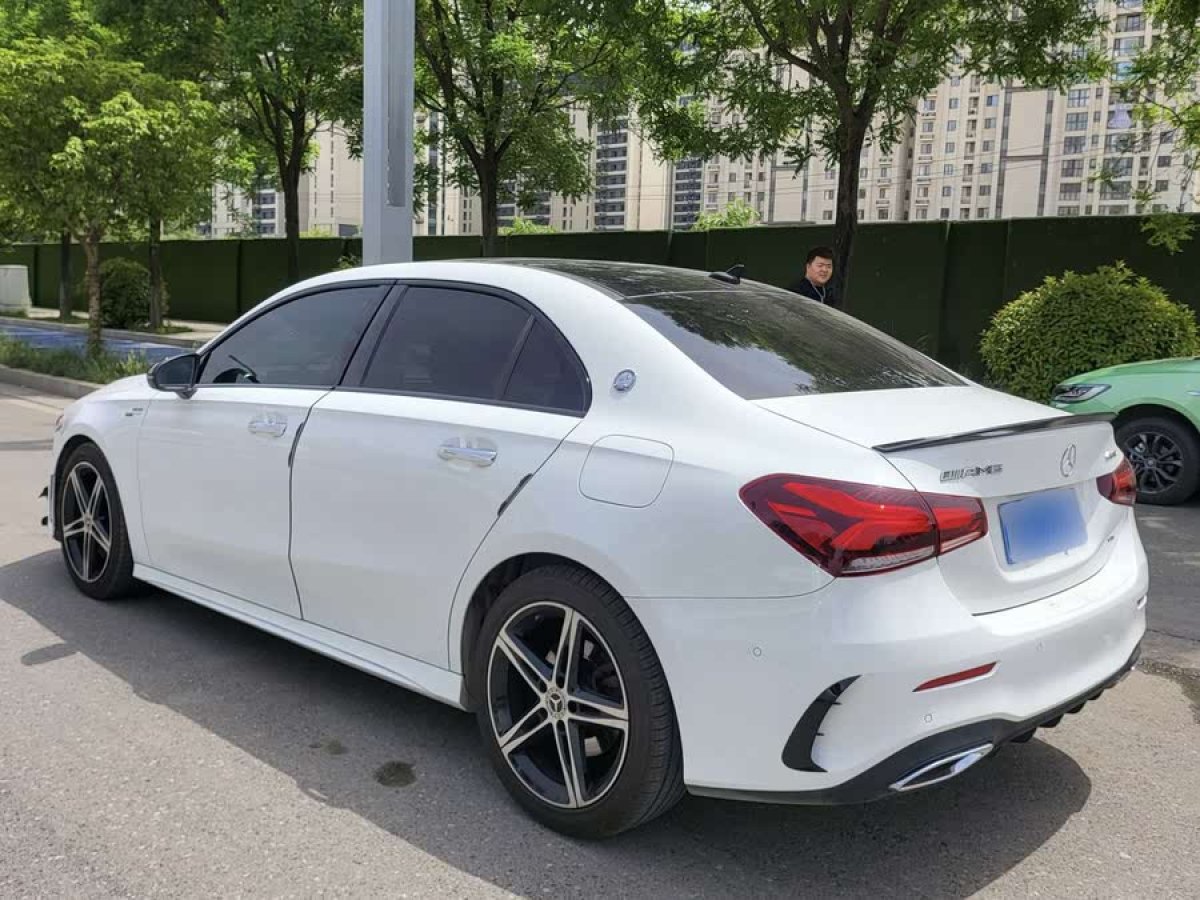 奔馳 奔馳A級(jí)  2020款 改款 A 220 L 4MATIC 運(yùn)動(dòng)轎車(chē)圖片