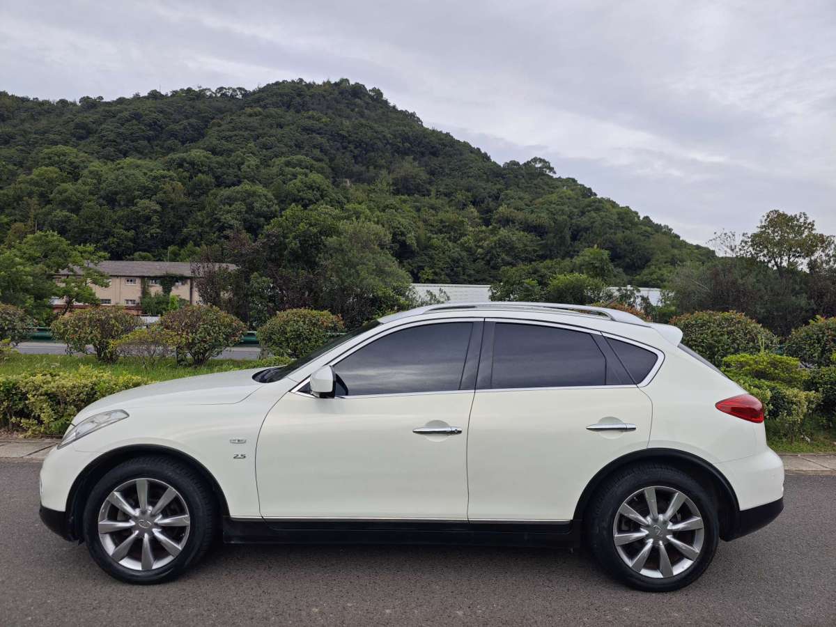 2014年03月英菲尼迪 QX50  2013款 2.5L 兩驅(qū)尊雅版