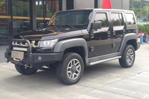 BJ40 北京 40L 2.3T 自动两驱尊贵版