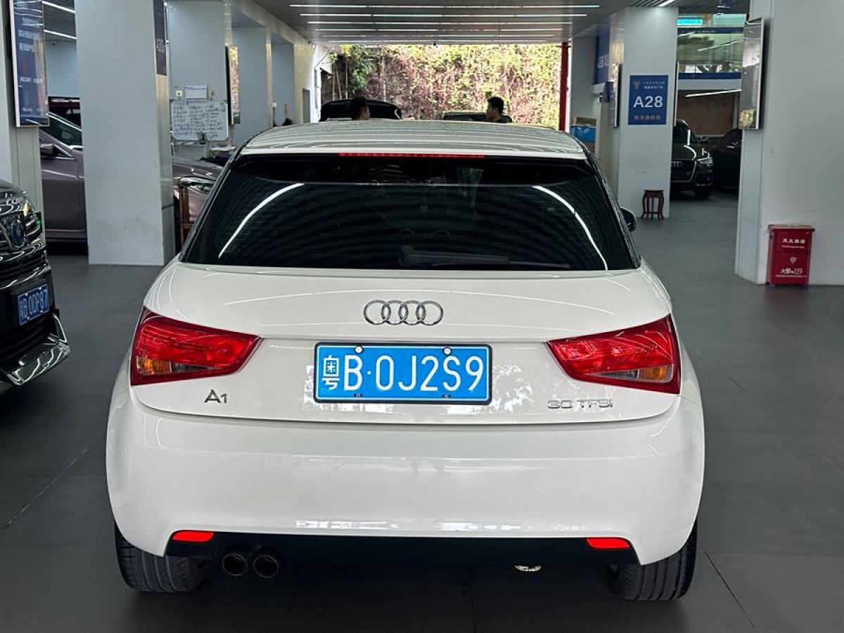 奧迪 奧迪A1  2014款 30 TFSI 時(shí)尚型圖片