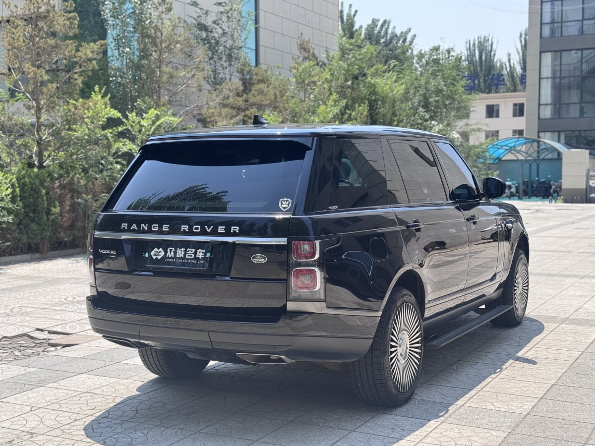 路虎 攬勝  2020款 3.0 L6 傳世加長(zhǎng)版圖片
