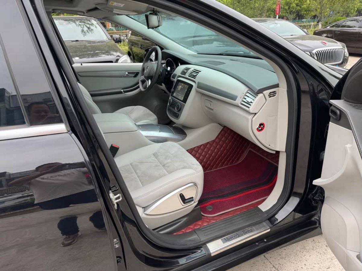 奔馳 奔馳R級  2014款 R 320 4MATIC 商務(wù)型圖片