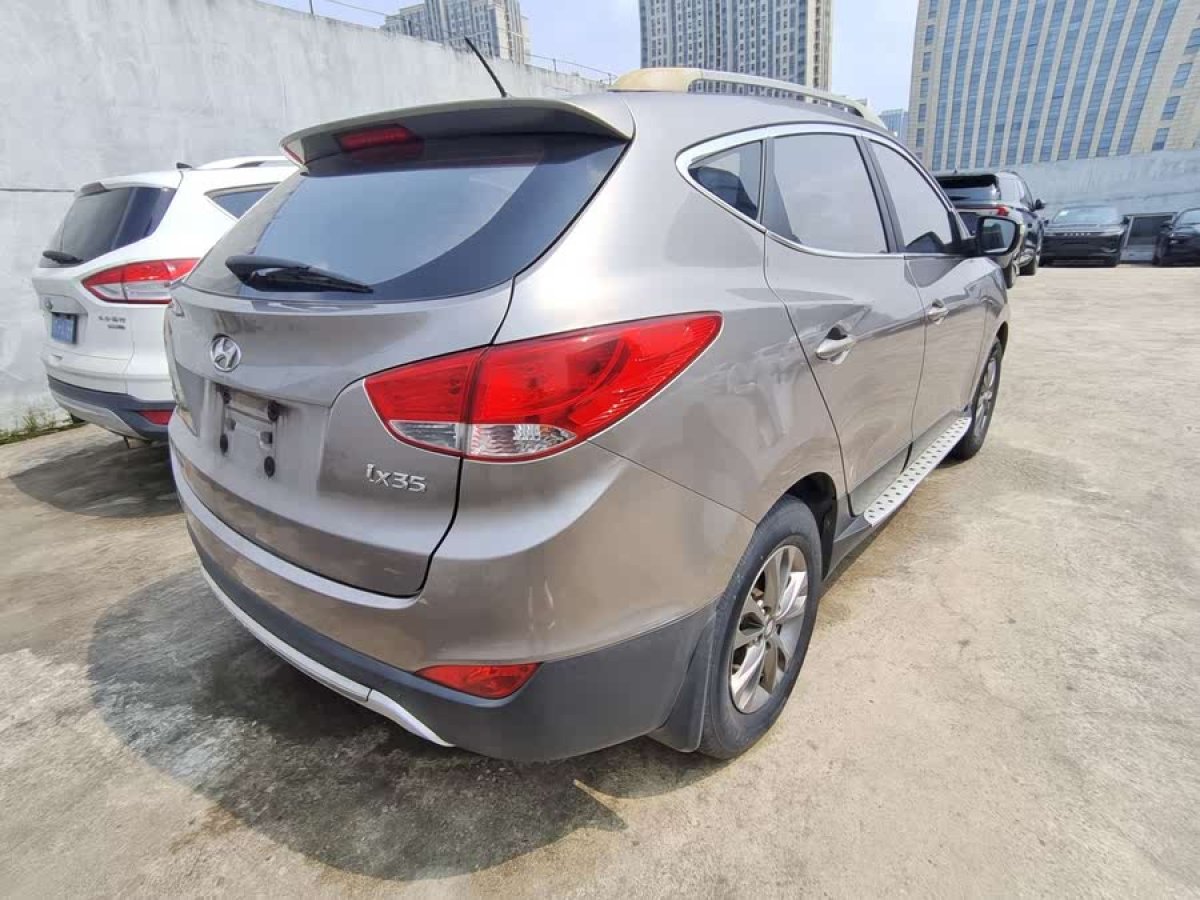 現(xiàn)代 ix35  2015款 2.0L 手動(dòng)兩驅(qū)舒適型 國(guó)V圖片